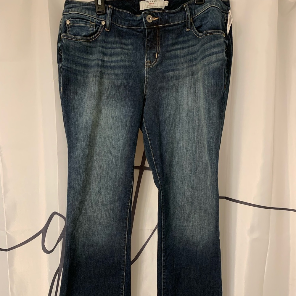 Super cute, bootcut Torrid jeans. 32 inch inseam.